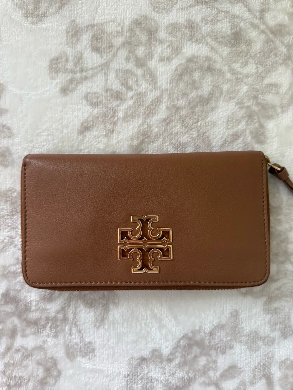 Tory Burch Britten Tan Leather Zip Continental Wallet   with Gold Logo